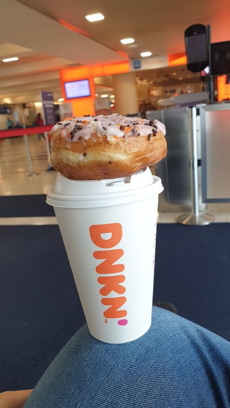 Jfk Airport New York Aesthetic, Jfk Airport Aesthetic, Dunkin Aesthetic, Jfk Airport New York, Dunkin Iced Coffee, Airport Food, Pretty Desserts, Airport Aesthetic, Jfk Airport