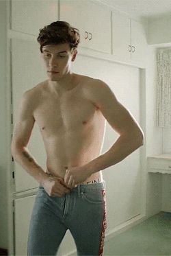 Shawn Mendes Calvin Klein, Hot Shawn Mendes, Shawn Mendes Shirtless, 1920s Men, Shawn Mendes Memes, Shawn Mendes Imagines, Mens Facial Hair Styles, Shawn Mendes Wallpaper, Dump A Day