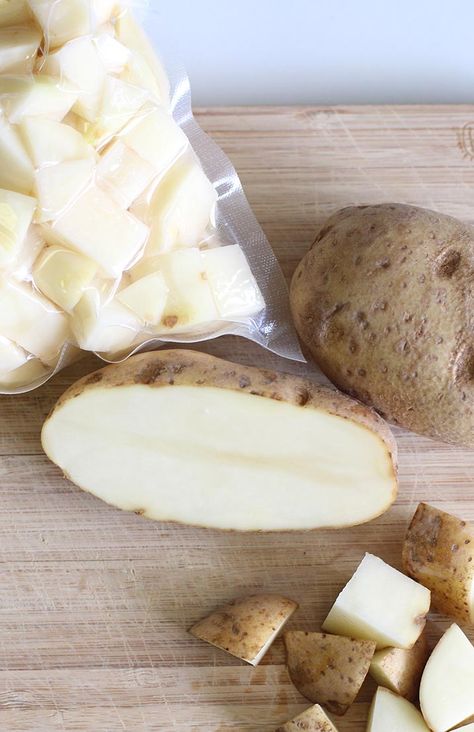 How to Freeze Raw Potatoes | The Family Freezer Freezing Potatoes, Freezing Food Guide, The Family Freezer, Family Freezer, Freezing Vegetables, Frozen Potatoes, Raw Potato, Baked Potato Soup, Frozen Veggies