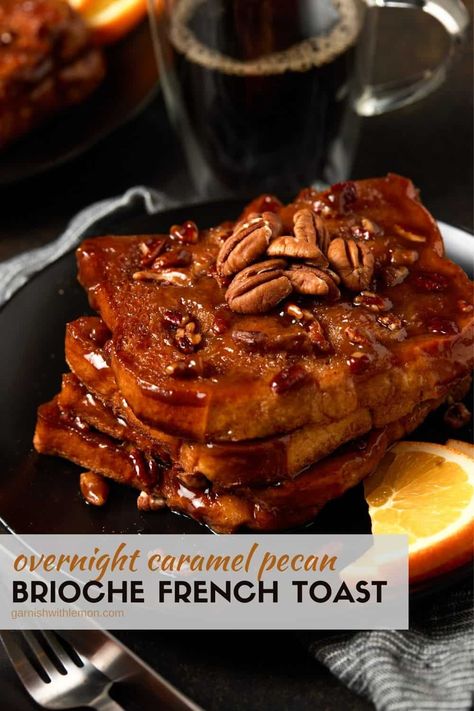 French Toast With Pecans, Walnut French Toast, Brioche French Toast Recipe, Pecan French Toast, Batch Cocktail Recipes, Oven Baked French Toast, Batch Cocktail Recipe, Pecan Sauce, Cinnamon Roll Recipes