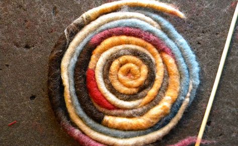 Our friend Jen showed us a new way to play with wool - yipeeee!! Really. If you are at all into making things with wool, you need to try... Tovad Ull, Felted Wool Crafts, Felting Wool, Wool Roving, Felt Embroidery, Wet Felt, Felt Jewelry, Needle Felting Projects, Wool Art