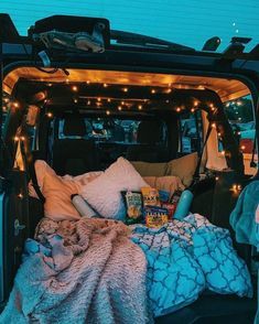 Sleep In Car, Romantic Date Night Ideas, Cute Date Ideas, Fun Sleepover Ideas, Car Bed, Kid Friendly Travel Destinations, Kid Friendly Trips, Drive In Movie, Valentine Photography