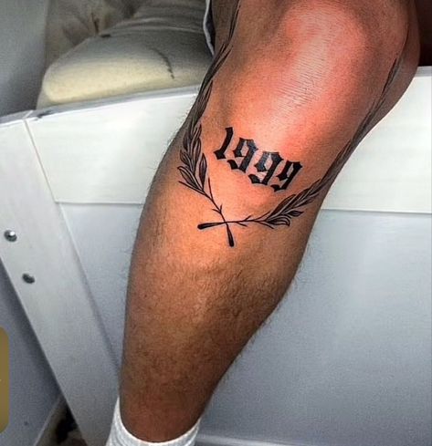 1994 Leg Tattoo, Tattoo For Knee For Men, Men’s Tattoo Tricep, Wrap Around Forearm Tattoos Men, Under Knee Tattoo Men, Around The Knee Tattoo Men, Tattoo For Knee, Italian Tattoos Men, Back Of The Knee Tattoo