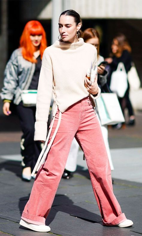 Smart Casual Black Jeans, Pink Corduroy Pants, Casual Ootd, Pink Corduroy, Street Trends, Pink Pants, Pantalon Large, Casual Black, 가을 패션