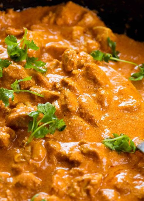 Close up of Butter Chicken in a skillet, fresh off the stove Baked Butter Chicken, Food Entrees, Tin Eats, Fancy Foods, Lamb Dishes, Recipetin Eats, Recipe Tin, Butter Chicken Recipe, Sauce For Chicken