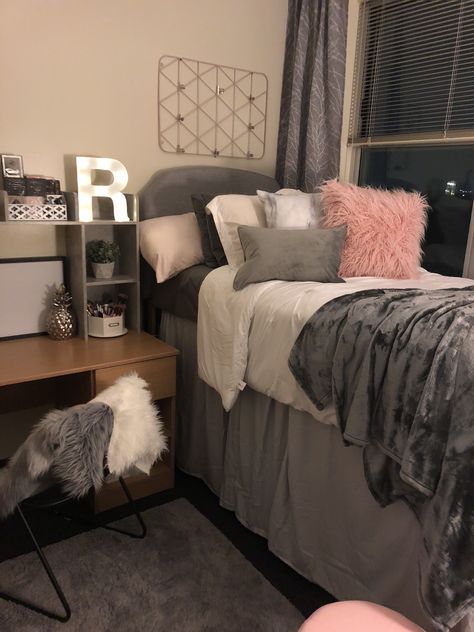 Pink White And Grey Dorm Room Ideas, College Dorm Black Women, Grey Room Ideas Bedroom Aesthetic, Gray Dorm Room Ideas, Baddie Dorm Room Ideas, Pink And Grey Dorm Room, Grey Dorm Room Ideas, Dorm Room Ideas Yellow, Yellow Dorm Room Ideas