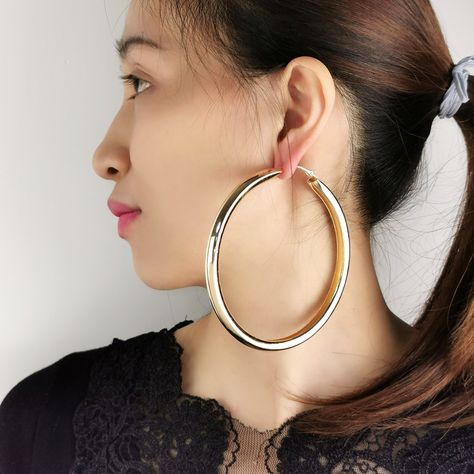 Trend Jewelry, Earring Fashion, Alloy Earrings, Jewelry Fashion Trends, Large Hoop Earrings, Big Earrings, Blush Makeup, Wristbands, Fashion Trend