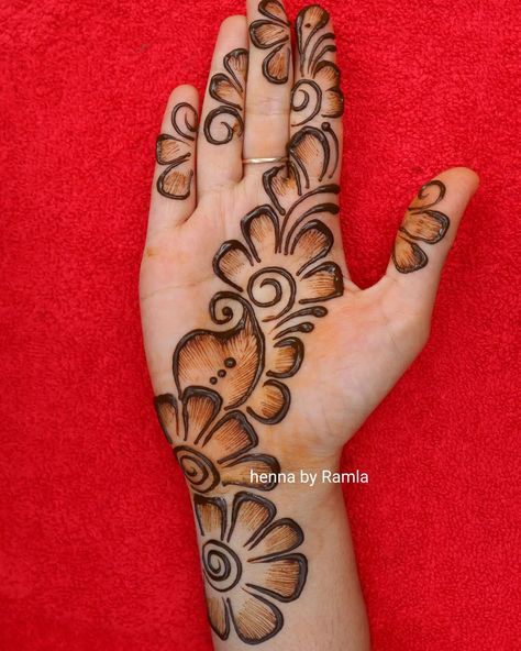 Cone Designs For Hands, Beautiful Simple Mehndi Design, Mehandhi Designs, Full Mehndi, Simple Arabic Mehndi, Front Mehndi Design, Mehendi Art, Mobile Girl, Simple Arabic Mehndi Designs