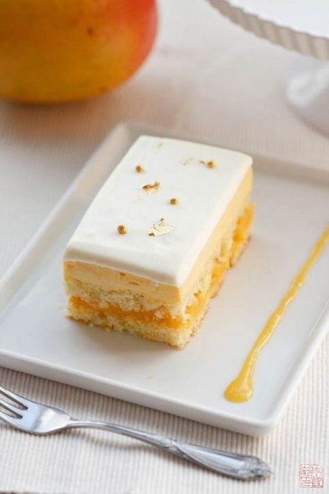 Mango Passion Fruit Cake Passion Fruit Cake, Mousse Dolce, Mango Cake, Fruit Logo, Dessert Aux Fruits, Mango Recipes, Fruit Dip, A Piece Of Cake, Mousse Cake