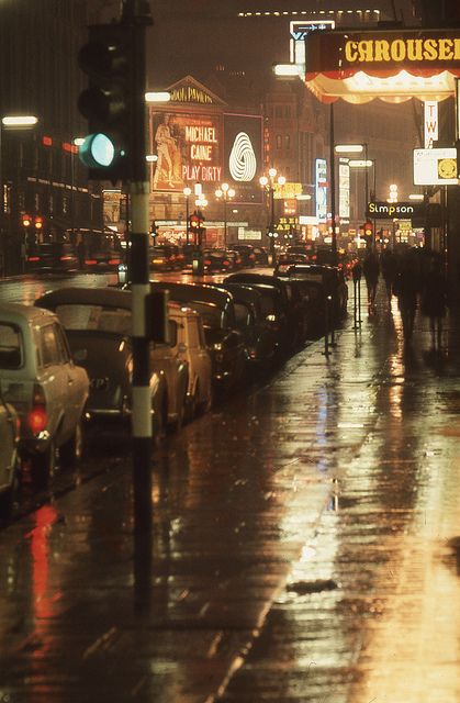 #Sixties #England 1969 - #London #Piccadilly looking towards Piccadilly Circus Midwife Aesthetic, Sherlock Aesthetic, Chocolate Chai, Aesthetic London, London Girl, London Dreams, London Aesthetic, London History, Piccadilly Circus