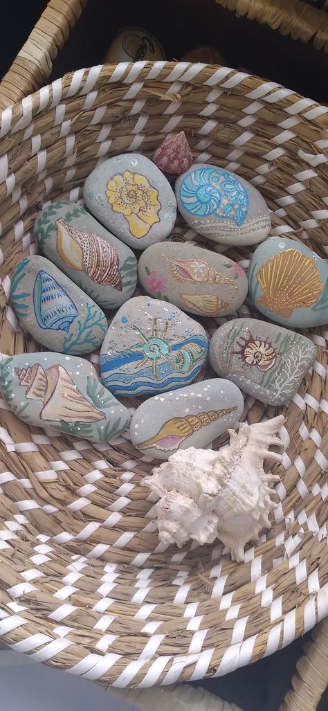 Seashell Rock Painting, Seashell Painting, Paint Rocks, Paint Rock, Rock Painting Designs, Painting Designs, Paint Designs, Rock Painting, Painted Rocks