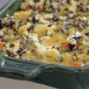 Cheesy Chicken Rice Casserole, Chicken And Wild Rice Casserole, Chicken Rice Casserole Recipes, Chicken Wild Rice Casserole, Cheesy Chicken Rice, Wild Rice Casserole, Chicken Rice Recipes, Easy Chicken And Rice, Cooking Wild Rice