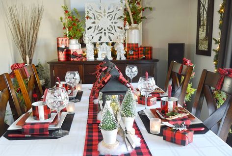 Dining Delight: Christmas Apres Ski Tablescape Ski Tablescape, Ski Display, Ski Table, Apres Ski Decor, Ski Party Ideas, Plaid Table Decor, Buffalo Christmas Decor, Christmas Dinner Table Ideas, Dinner Table Ideas