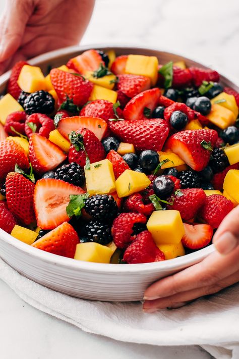 Glowing Berry Fruit Salad - an easy fruit salad that you can bring to picnics, barbecues, brunches and so much more! #fruitsalad #berrysalad #berryfruitsalad #picnic #salad | Littlespicejar.com Picnic Salad, Berry Fruit Salad, Fruit Salad Easy, Berry Salad, Mango Recipes, Mango Salad, Berry Fruit, Fruit Salad Recipes, Spice Jar