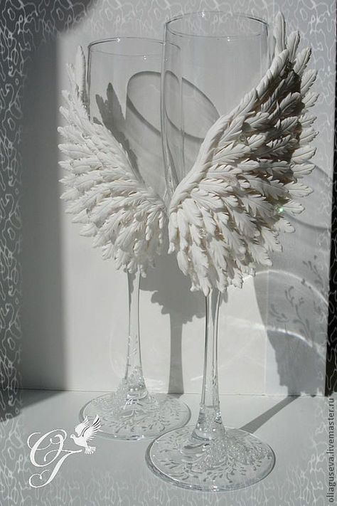 Glass Decor Ideas, Wedding Angels, Hanging Crafts, Hantverk Diy, Angels Wings, Wedding Wine Glasses, Wedding Champagne Glasses, Love Angel, Decorated Wine Glasses