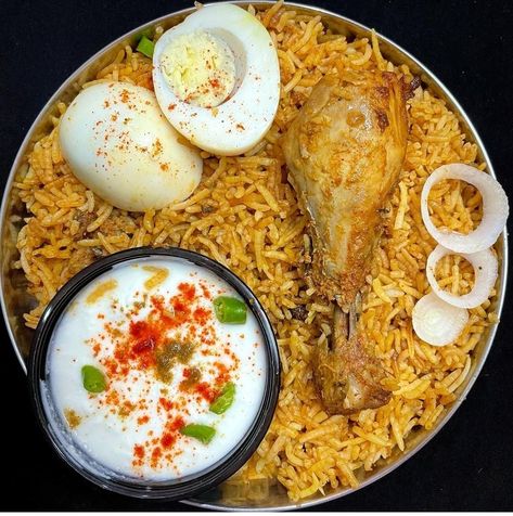 Arabian Food, Dum Biryani, Indian Rice, Rice Dish, Food Crush, Easy Food Art, Healthy Food Motivation, Rice Dishes, Food Snapchat