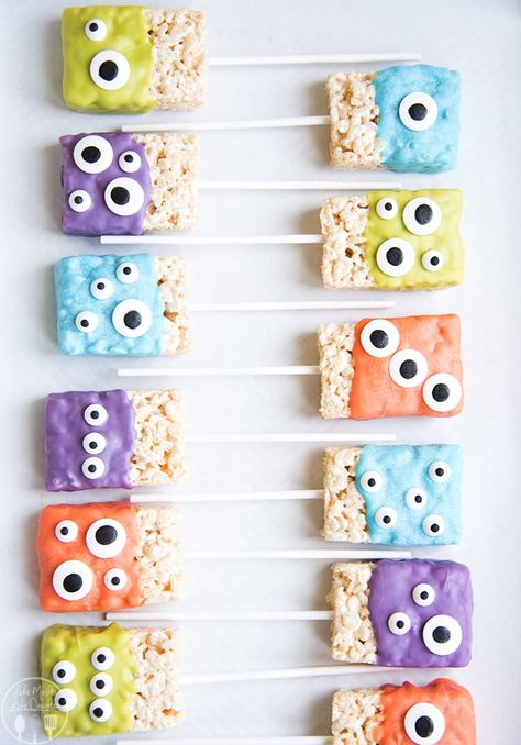 Monster Snacks For Birthday, Zombie Rice Krispie Treats, Rice Krispie Treat Monsters, Alien Rice Krispie Treats, Monster Rice Crispy Treats, Monster Food Ideas, Kids Halloween Party Treats, Monster Rice Krispie Treats, Monsters Inc Halloween