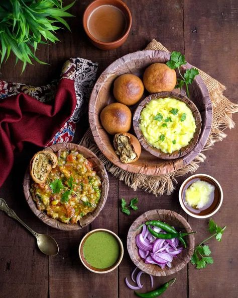 Explore the Bihari cuisine in Delhi by visiting these restaurants that serve the best Litti Chokha around town. Easy Corn Recipes, Indian Food Culture, Litti Chokha, Indian Fast Food, Indian Food Photography, Rajasthani Food, Veg Restaurant, Good Morning Breakfast, Tastemade Recipes