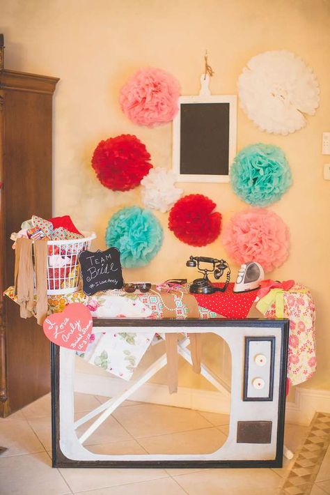 Anely's Retro Housewife Bridal Shower | CatchMyParty.com 1950s Bridal Shower, 50's Housewife, Pin Up Party, Retro Bridal Showers, 50s Wedding, Wedding Shower Party, Marriage Ideas, Retro Bridal, Madison Wedding