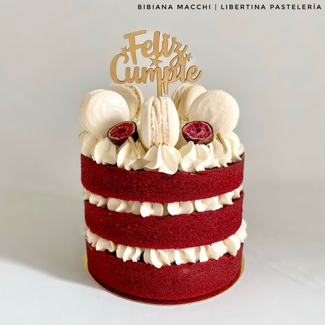 Cake red velvet by @Libertinapastel Cake Designs Birthday Red Velvet, Easy Red Velvet Cake Decorating, Red Velvet Cake With Flowers, Beautiful Red Velvet Cake, Decorated Red Velvet Cake Birthday, Red Cakes For Men, Red Velvet Cake Decorating Ideas, Cake Designs Red Velvet, Simple Red Velvet Cake Designs