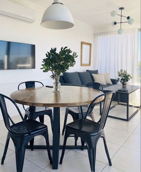 Industrial Dining Room Round Table, Table With Industrial Chairs, Round Kitchen Table Modern, Round Table With Metal Chairs, Circle Dining Table Styling, Industrial Round Table Dining, Industrial Round Table, Industrial Dinner Table, Tolix Chairs Dining Room