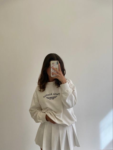 school outfit idea, girl, brunette, clothes Hoodie Ootd, Fashion Inspo Instagram, White Outfit, White Hoodie, Outfit Idea, Home Remedies, Natural Remedies, Fashion Inspo, Healing