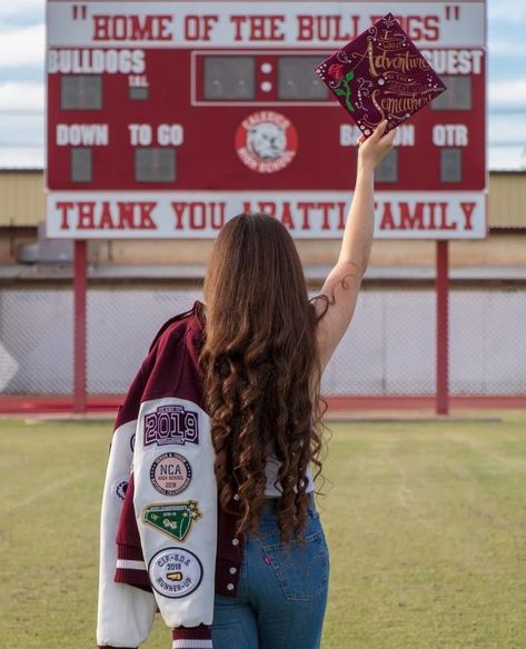 Senior Softball Pictures With Cap And Gown, Senior Pictures 2024 Ideas, High School Graduation Inspo Pics, Senior 2024 Picture Ideas, Senior Pictures At School Photo Ideas, 2023 Graduation Picture Ideas, Unique Senior Pictures Softball, Senior Picture Cheer Ideas, College Graduation Pictures Sports