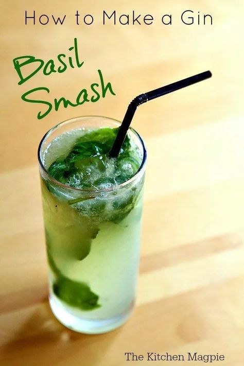 Shake the container until the outside of the cocktail shaker is freezing cold.This is how you know the drink is cold enough! Drinks With Basil Alcoholic, Drinks With Basil, Cocktails With Basil, Basil Mojito, Gin Basil Smash, Basil Drinks, Basil Smash, Gin Recipes, Simple Sugar