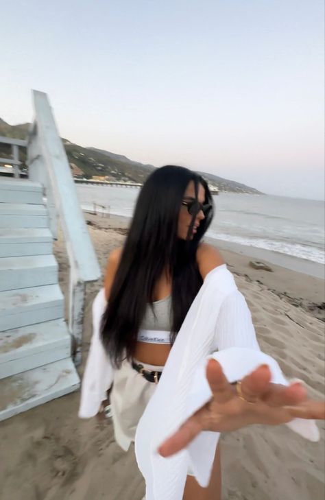 Coats & jackets, bralettes, jewelry, linen shorts Calvin Klein Bralette Outfit, Cute Beach Outfits, Ideas For Instagram, Beach Ootd, Calvin Klein Bralette, Pose Inspiration, Bralette Outfit, Malibu Beach, Malibu Beaches