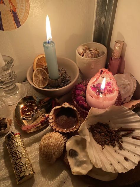 Fall Altar Pagan, Celtic Altar Ideas, Creepy Cabin Interior, Witch Alters For Small Spaces, Altar Arrangement Witchcraft, Sea Ritual, Glamour Altar, Bedroom Witchcraft, Witchy Altar Ideas