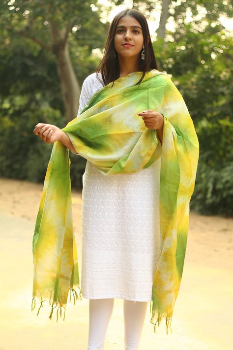 Project Dor ✿ Care to wear | Garland Magazine Tie And Dye Dupatta, Tie Dye Dupatta, Bengali Jewellery, Crochet Jewellery, Textiles Projects, Textile Projects, Healthcare Quality, Spring Fling, Indian Attire