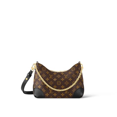 The versatile Boulogne handbag is made from classic Monogram canvas and features a removable strap, enabling cross-body, long-shoulder and short-shoulder carry. Without its strap, the Boulogne becomes a small chain bag or clutch for more formal occasions. It has a double-zip opening and an inside flat pocket large enough for an iPhone 12 Pro. Lv Boulogne, Louis Vuitton Official, Monogram Bag, Canvas Handbags, Vuitton Bag, Lv Bag, Office Fashion, Chain Bags, Black Handbags