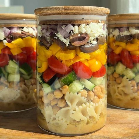 Greek Pasta Salad Jars Mason Jar Pasta Recipes, Pasta Salad Jar Recipes, Pasta Salad Jar, Pasta Salad Mason Jar, Garbanzo Bean Mason Jar Salad, Jar Pasta Salad, Mason Jar Pasta, Mason Jar Salads With Chickpeas, High Protein Salad Jars