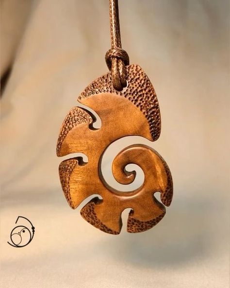 Dremel Art, Wood Jewelry Diy, Wooden Jewelery, Dremel Carving, Wood Jewelery, Dremel Projects, Wall Panel Design, Carved Pendant, Wood Carving Designs