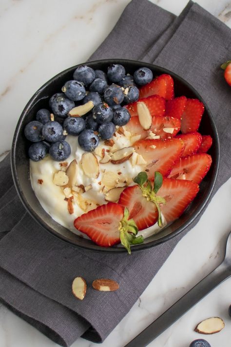 Fruit Bowl Yogurt, Greek Yogurt And Berries, Yoghurt Fruit Bowl, Greek Yogurt Granola Bowl, Greek Yogurt Fruit Bowl, Greek Yogurt Aesthetic, Yoghurt Bowl Aesthetic, Yogurt Aesthetics, Fruit And Yogurt Bowl