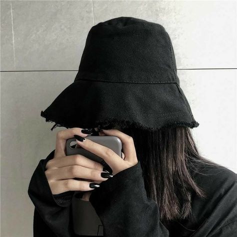 Korean Grunge, Black Korean, Look Grunge, Hat Aesthetic, Basic Fashion, Grunge Look, Grunge Girl, Korean Aesthetic, Uzzlang Girl