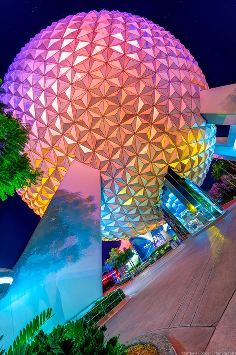 Epcot Spaceship Earth, Disney Lifestyle, Spaceship Earth, Get Funky, Cute Disney Pictures, Couple Shots, Disney World Florida, Disney Epcot, Disney Vacation Club