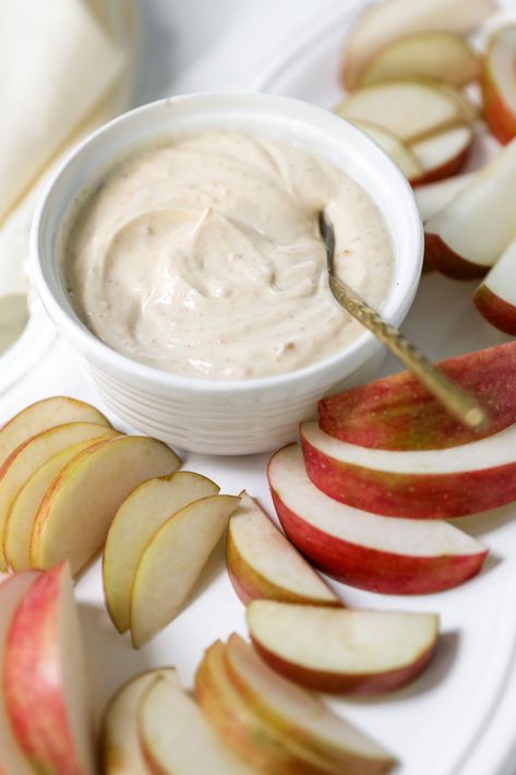 Yogurt Apple Dip, Dip For Apples, Apple Dip, Peanut Butter Honey, Lunch Recipes Healthy, Vanilla Yogurt, Apple Slices, Low Cal, Gluten Free Vegetarian