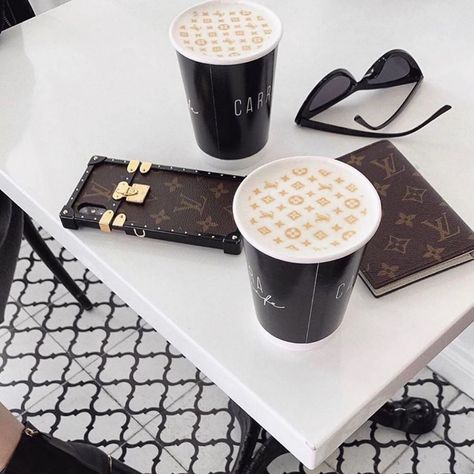 Louis Vuitton Cafe, Brands Aesthetic, Fancy Friday, I Want Food, Handbag Hardware, Picnic Birthday, Luxury Food, Coffee Wallpaper, Rich Girl Lifestyle