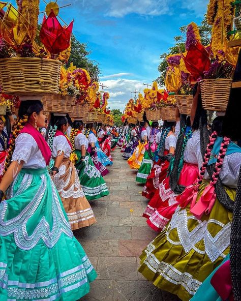 Chicano Love, Ballet Folklorico, Travel Culture, Branding Process, Visit Mexico, North And South America, Mexican Dresses, Mexican Culture, Caribbean Sea