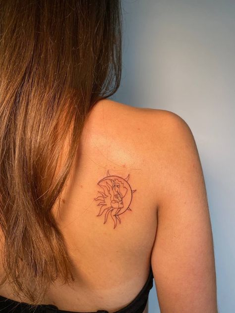 tattoo on the shoulder, the sun and moon Patch Work Back Tattoo Women, Sun Tattoo Realistic, Sun Tattoo On Back, Tattoo On The Shoulder, Luna Tattoo, Artsy Tattoos, Moon Sun Tattoo, Small Chest Tattoos, Shoulder Blade Tattoo