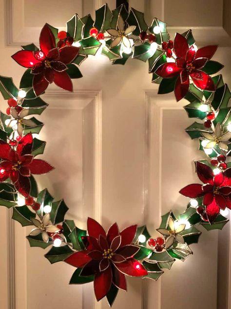 Wreath Stained Glass, Stained Glass Poinsettia, Stained Glass Wreath, Glass Poinsettia, Stain Glass Christmas, Lighted Wreath, Glass Lamp Shades, Holly Leaves And Berries, Foil Method