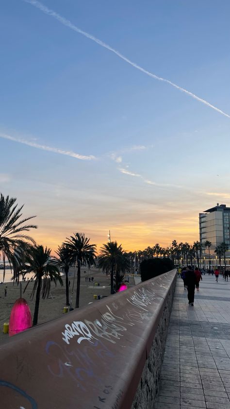 barcelona barcelonetta beach pretty sunset view aesthetic vibe tumblr instagram tt palms travel trip vibing chilling Spain Aesthetics Barcelona, Sunset View Aesthetic, Barcelona Vibes, Barcelona Sunset, Barcelona Life, Spain Vibes, Spanish Vibes, Spain Pictures, Spain Aesthetics