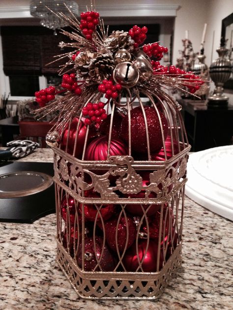 9405510899655002561895 Holiday Birds, Bird Cage Decor, Christmas Floral Arrangements, Beautiful Christmas Decorations, Christmas Decor Inspiration, Christmas Centerpieces Diy, Country Christmas Decorations, Christmas Bird, Christmas Crafts For Gifts