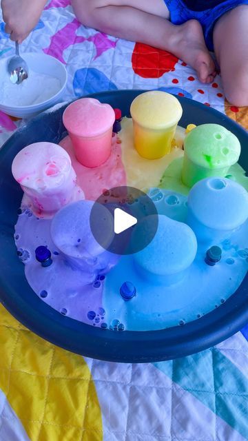 Fizzy Rainbow Science Experiment, Discovery Activities For Preschoolers, Making Bubbles For Kids, Colors Sensory Activities, Food Coloring Experiments For Kids, Colour Experiments For Kids, Bubble Experiments For Kids, Bucket Time Ideas, Rainbow Experiments For Preschool