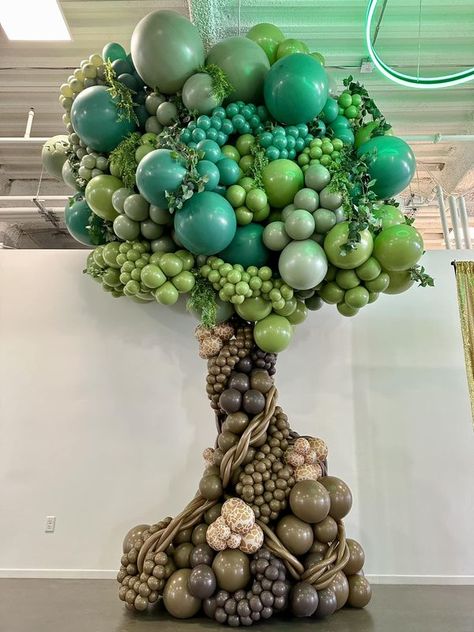 Balloon Artists | Just finished the tree today | Facebook Balloon Garland Tree, Balloon Sculptures Diy, Balloon Tree, Balloon Designs, Dinosaur Balloons, Balloon Artist, Balloon Display, Balloon Ideas, Dirty 30