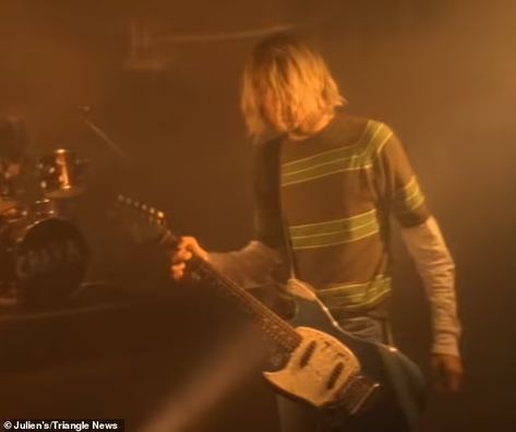 Kurt Cobain's Smells Like Teen Spirit guitar sells for a staggering $4.55m to Colts owner Jim Irsay | Daily Mail Online Smells Like Teen Spirit Guitar, Spirit Video, Fender Mustang, Blue Guitar, Mtv Unplugged, Nirvana Kurt, Smells Like Teen Spirit, Riot Grrrl, David Gilmour