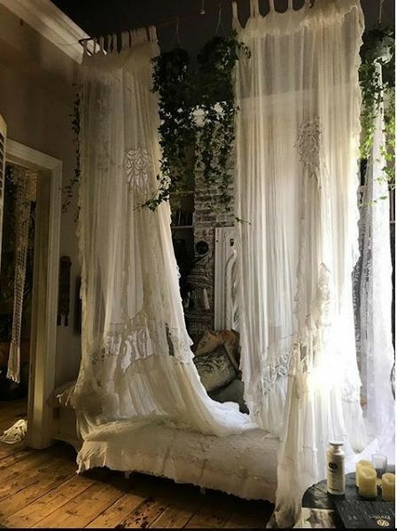 Room Deco, Redecorate Bedroom, Aesthetic Rooms, Dreamy Room, Canopy Bed, Design Del Prodotto, Dream Room Inspiration, Meditation Room, Diy Curtains