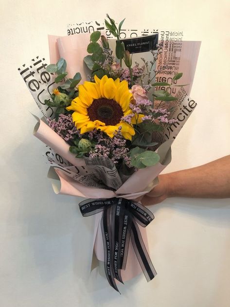 Newspaper Wrapped Bouquet, Newspaper Bouquet Wrap, Newspaper Wrapped Flowers, Newspaper Flower Bouquet, Newspaper Bouquet, Flowey The Flower, Graduation Flowers, Diy Bouquet Wrap, Sunflower Arrangements