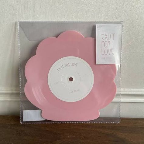 Aurora Vinyl, Cd Packaging, Vinyl Aesthetic, Turn Table Vinyl, Baby Pink Colour, Record Collection, Clam Shell, Album Design, The Body Shop